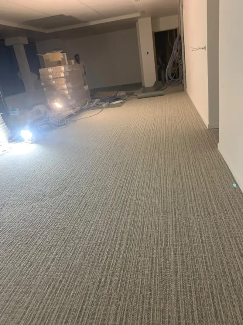 Moquette posée sur un chantier